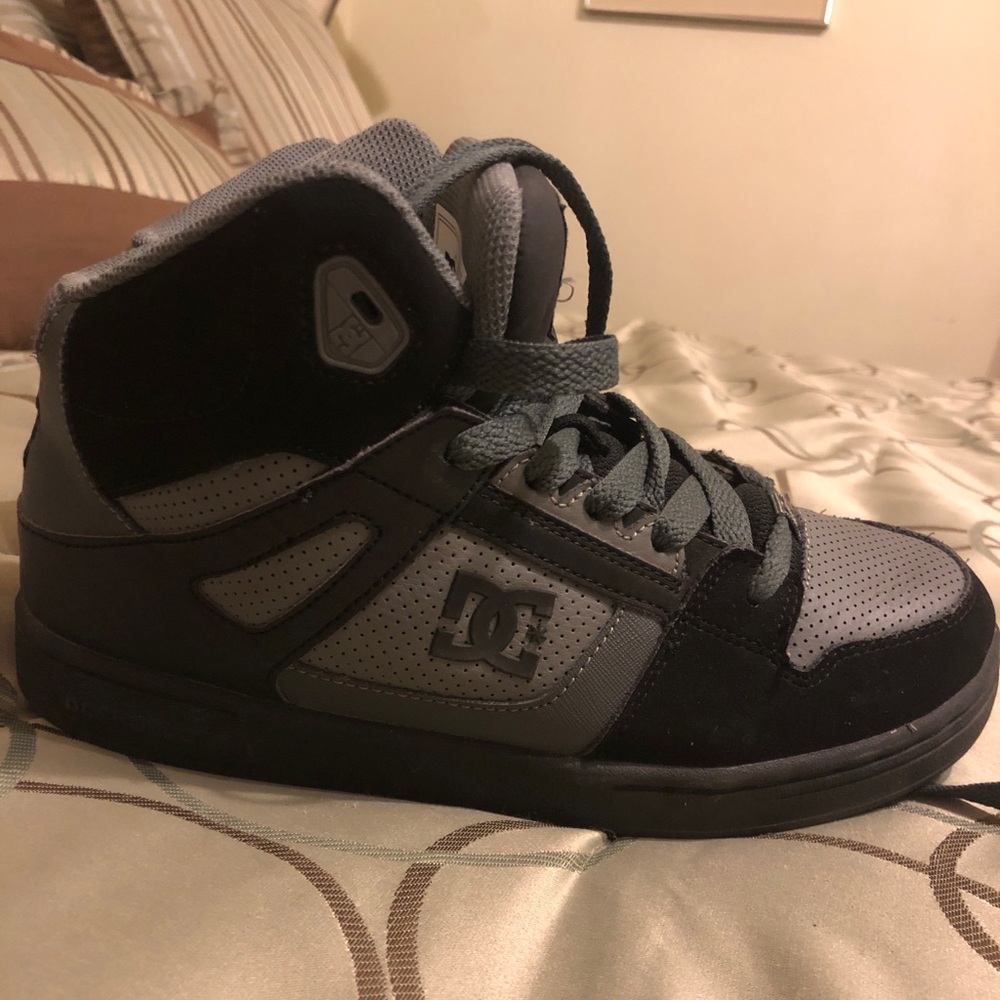 DC Sneakers
